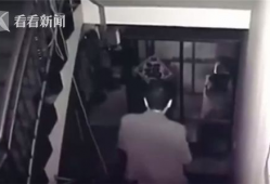 女性洗澡视频,女性洗澡瞬间捕捉